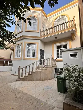 Satılır 8 otaqlı həyət evi 300 m² — Bakı 8 otaq 300.00 m²
