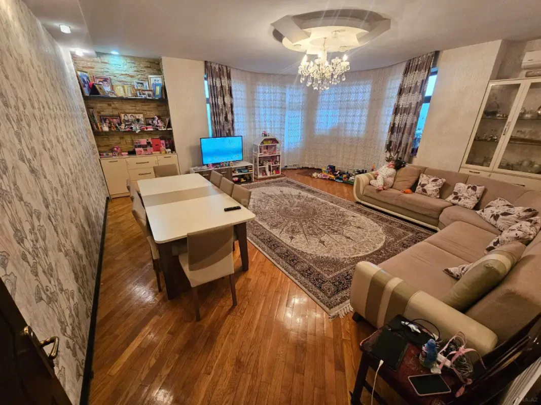Satılır 2 otaqlı mənzil 105 m²
