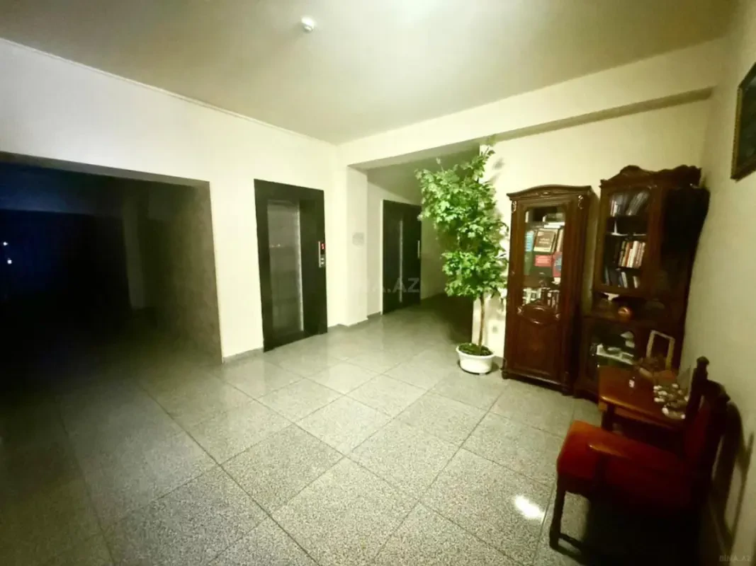 Satılır 5 otaqlı mənzil 156 m²