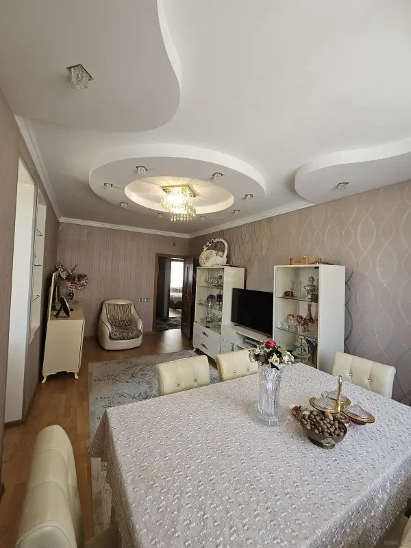 Satılır 5 otaqlı mənzil 130 m²