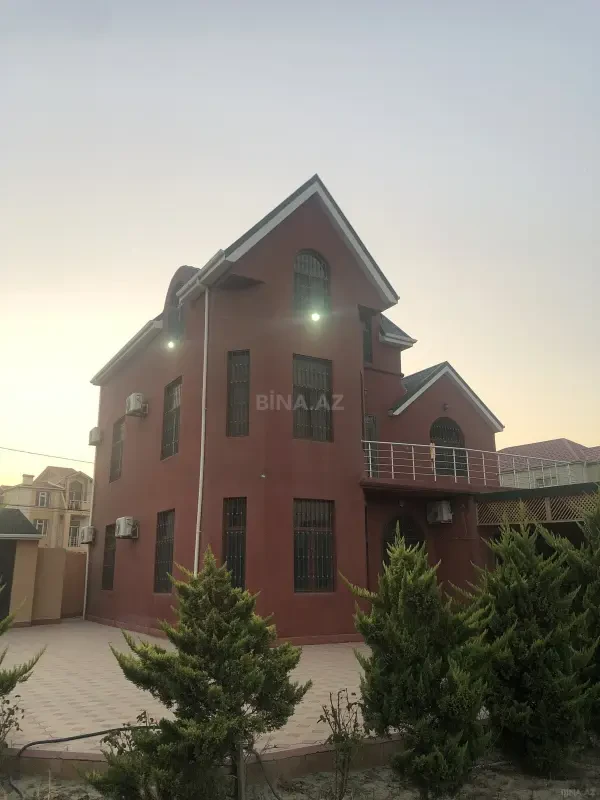 Satılır 6 otaqlı həyət evi 300 m²