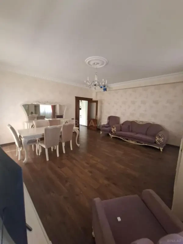 Kirayə verilir 3 otaqlı mənzil 140 m²