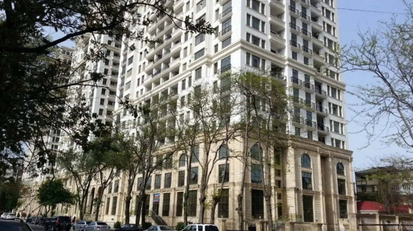 Satılır 3 otaqlı mənzil 125 m²