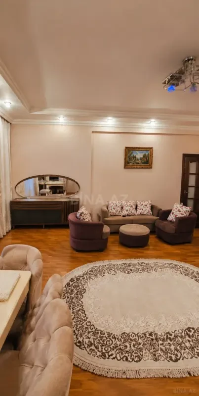 Kirayə verilir 2 otaqlı mənzil 104 m²