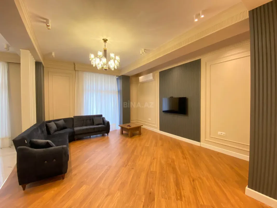 Satılır 3 otaqlı mənzil 141 m²