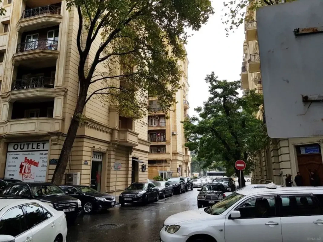 Satılır 3 otaqlı mənzil 144 m²