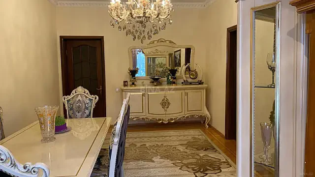 Kirayə verilir 3 otaqlı mənzil 130 m² — Bakı, Nərimanov 3 otaq 130.00 m²