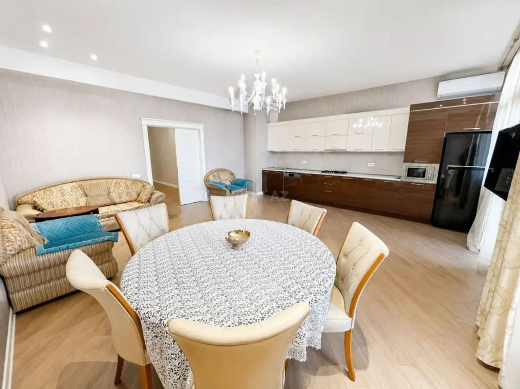 Kirayə verilir 3 otaqlı mənzil 160 m²