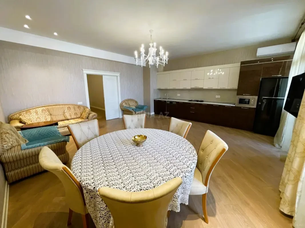 Kirayə verilir 3 otaqlı mənzil 157 m²