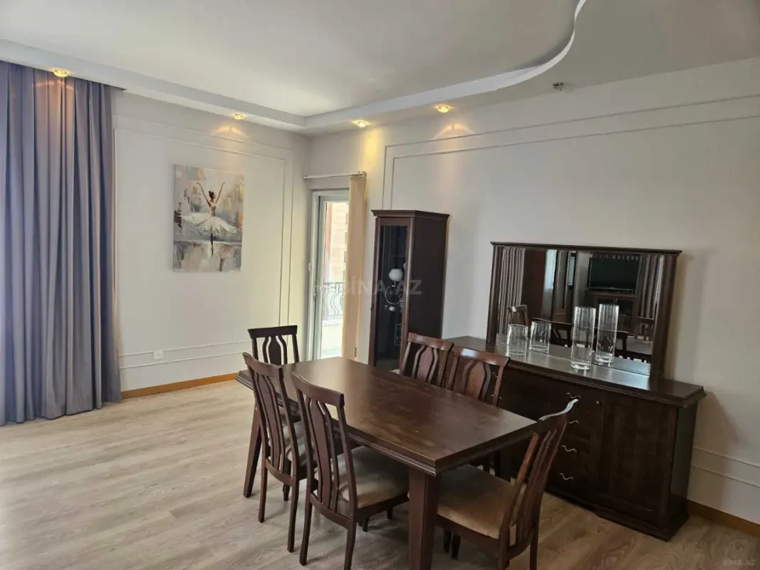 Kirayə verilir 3 otaqlı mənzil 140 m²
