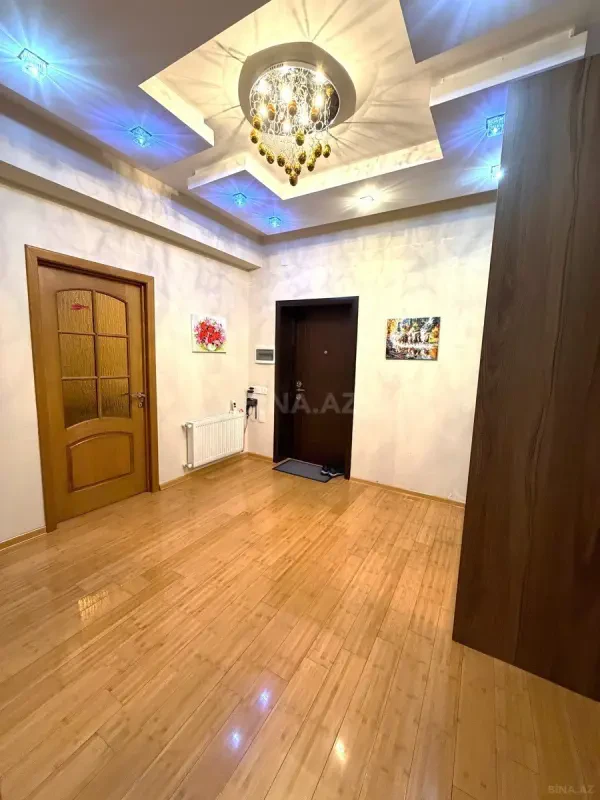 Satılır 3 otaqlı mənzil 105 m²