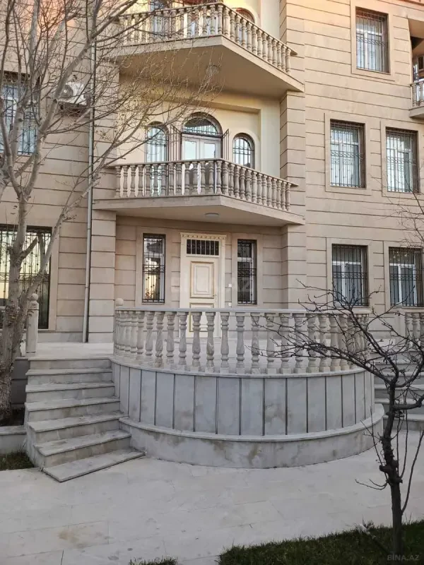 Kirayə verilir 9 otaqlı həyət evi 500 m²