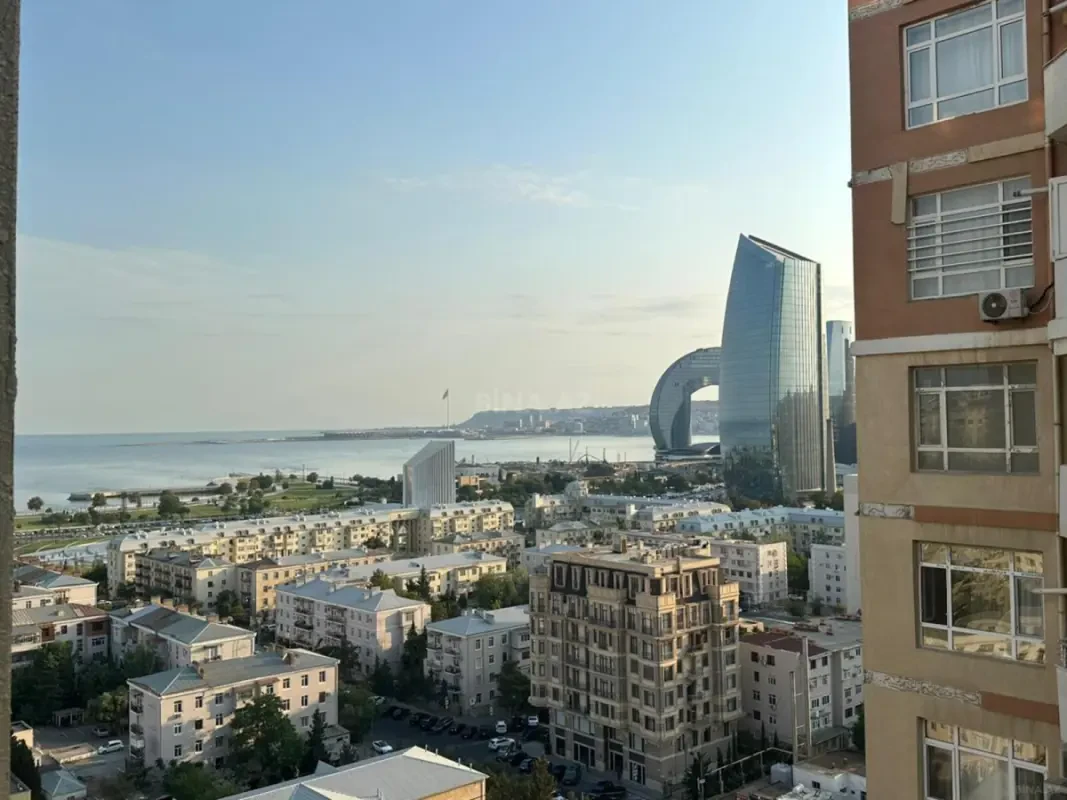 Satılır 3 otaqlı mənzil 128 m²