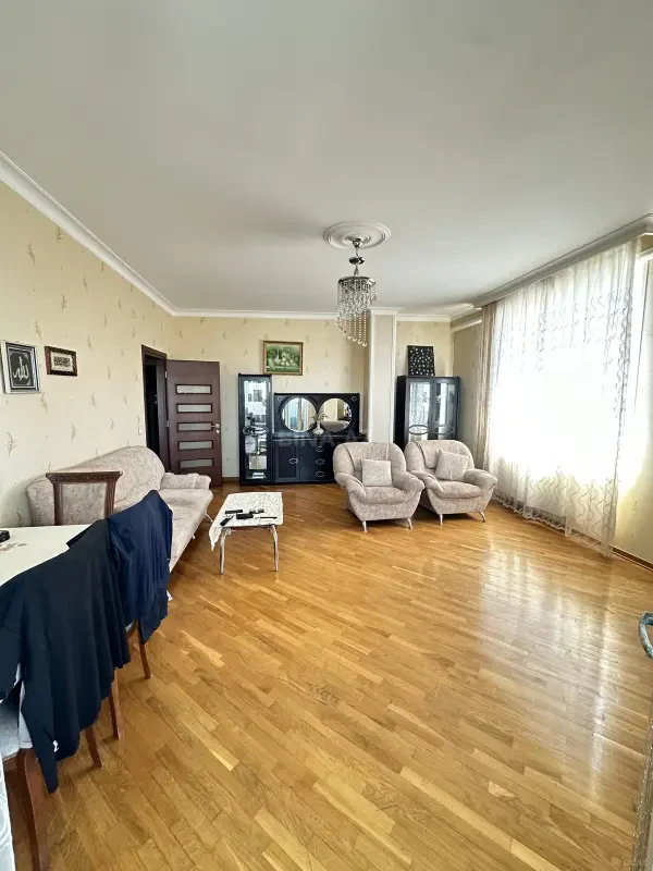 Satılır 2 otaqlı mənzil 87 m²