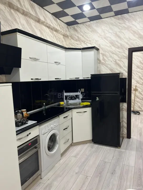 Kirayə verilir 2 otaqlı mənzil 90 m²