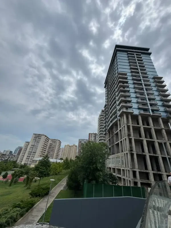 Satılır 3 otaqlı mənzil 207 m²