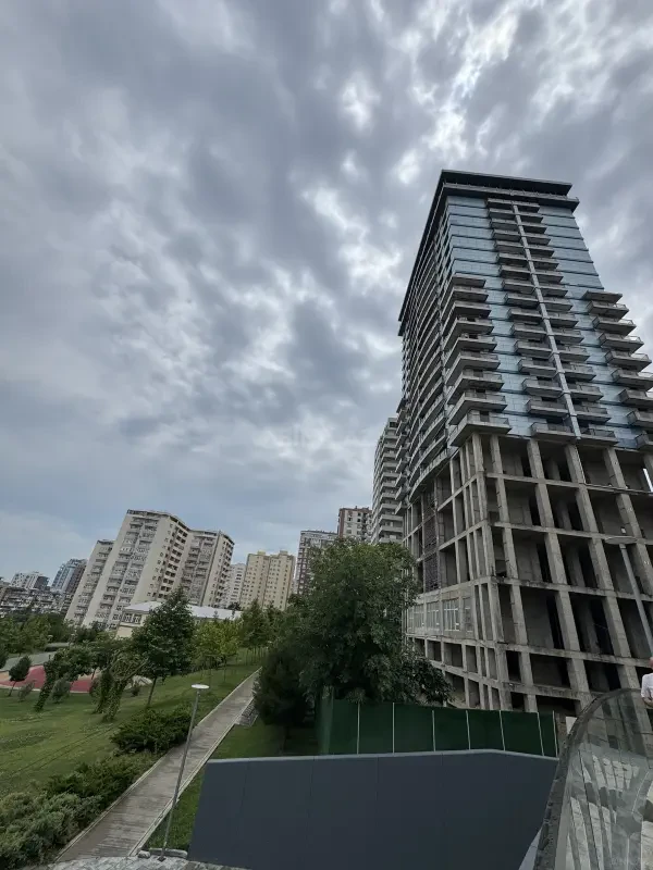 Satılır 4 otaqlı mənzil 207 m²