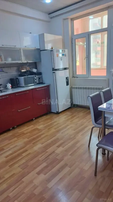 Kirayə verilir 3 otaqlı mənzil 103 m²
