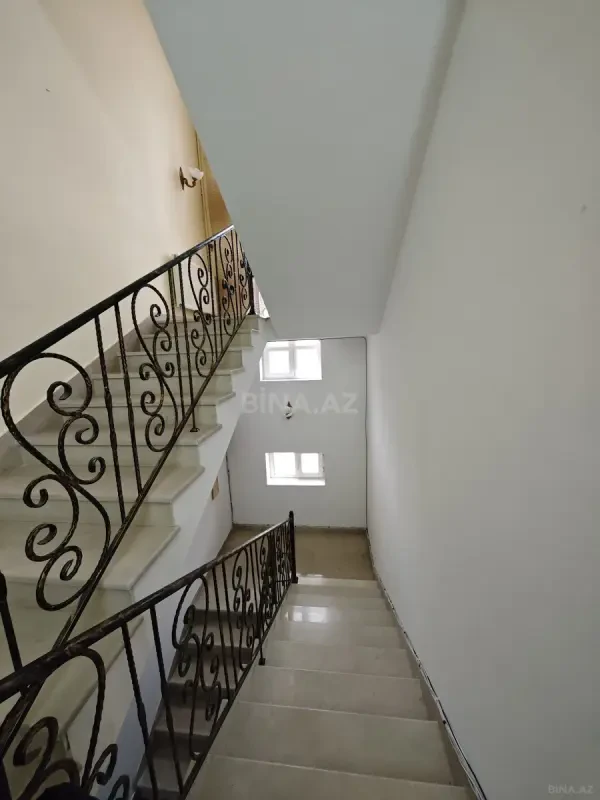 Kirayə verilir 6 otaqlı həyət evi 300 m²