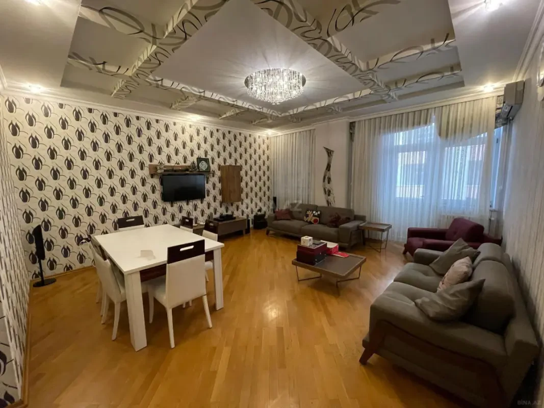 Kirayə verilir 3 otaqlı mənzil 140 m²