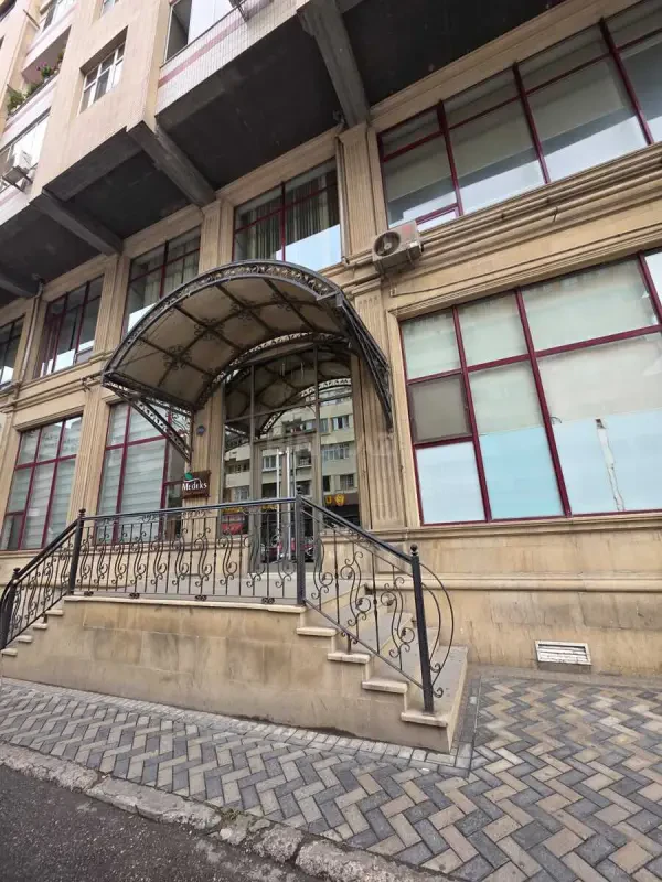 Kirayə verilir obyekt 306 m²