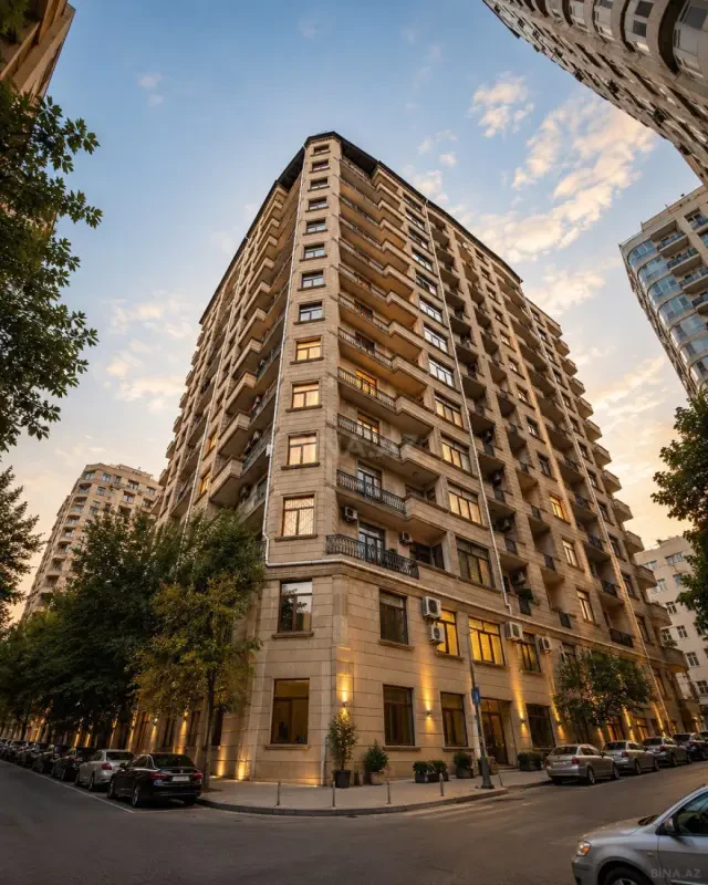 Satılır 5 otaqlı mənzil 300 m²