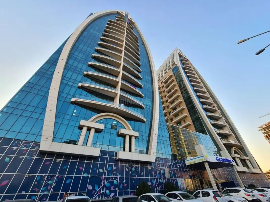 Satılır 3 otaqlı mənzil 152 m²