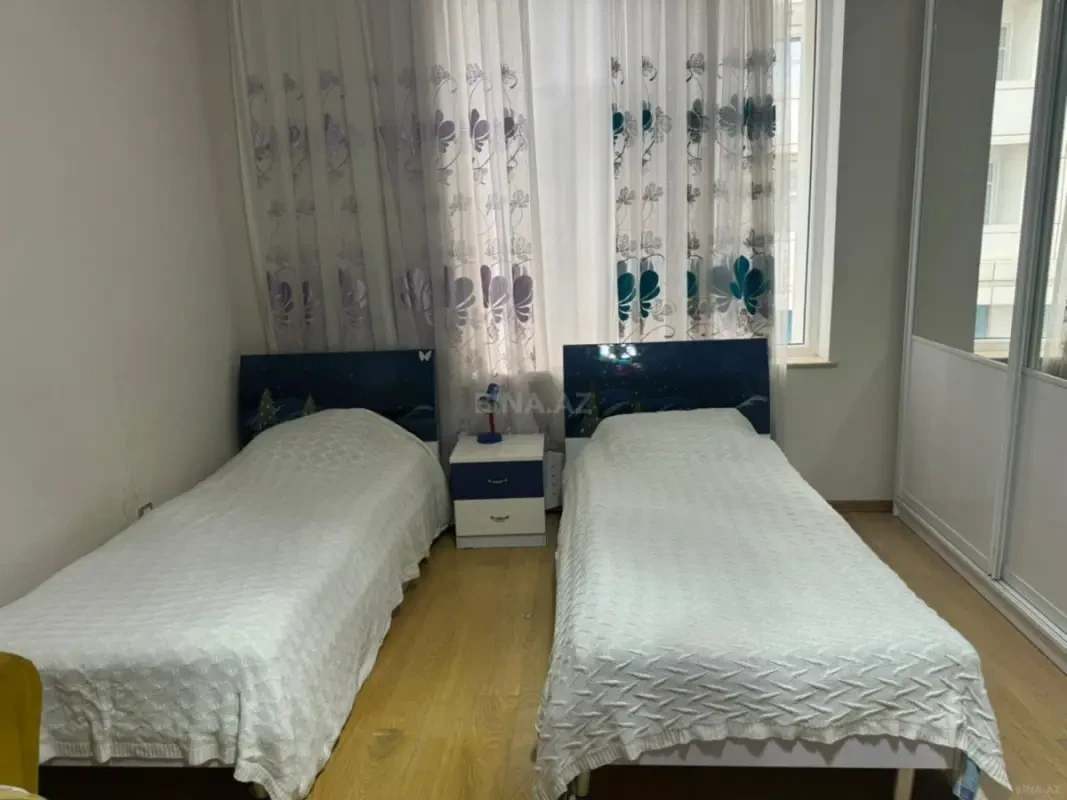 Kirayə verilir 4 otaqlı mənzil 150 m²