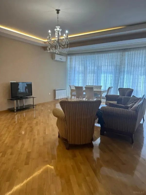 Kirayə verilir 3 otaqlı mənzil 140 m²