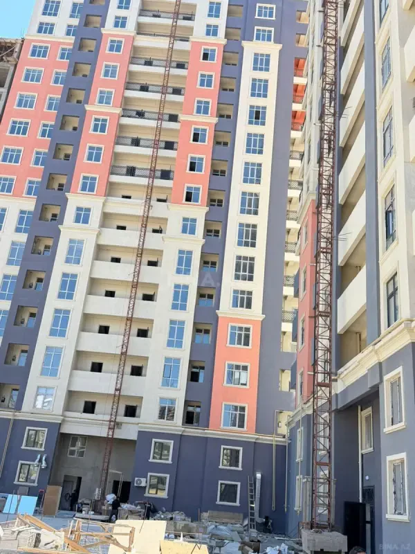 Satılır 4 otaqlı mənzil 127 m²