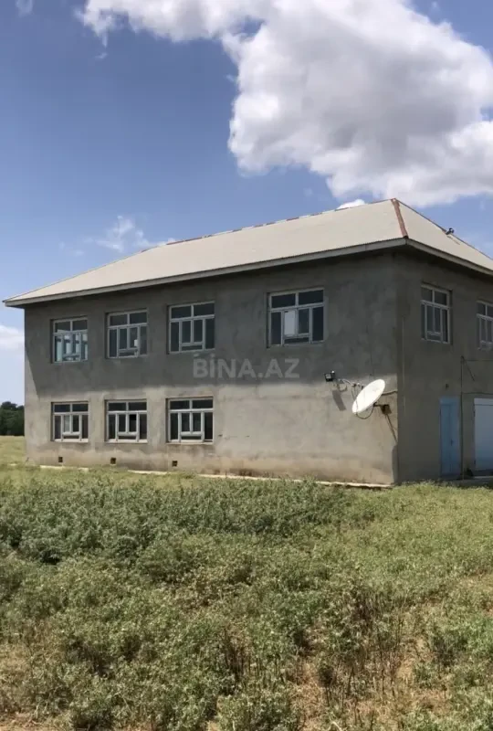 Satılır 1 otaqlı həyət evi 250 m²