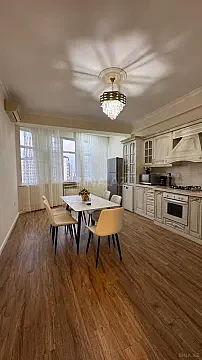 Kirayə verilir 3 otaqlı mənzil 175 m² — Bakı 3 otaq 175.00 m²