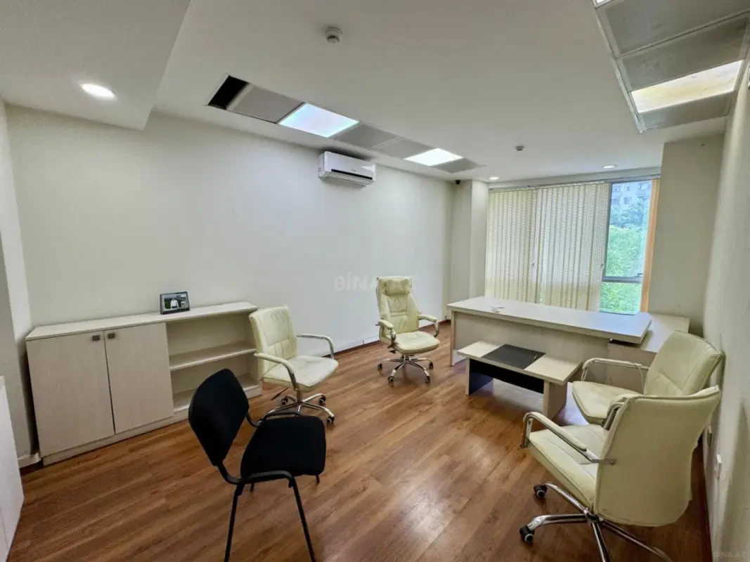 Kirayə verilir 10 otaqlı ofis 300 m²
