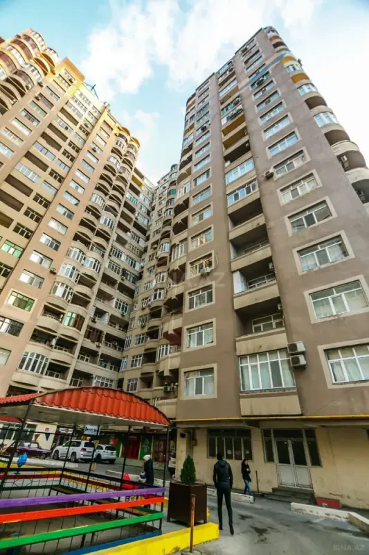 Kirayə verilir 3 otaqlı mənzil 127.5 m²