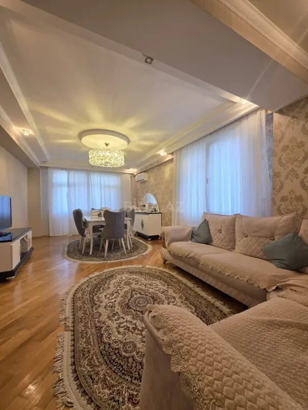 Satılır 2 otaqlı mənzil 120 m²