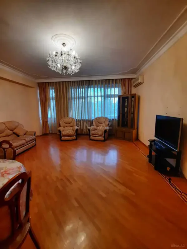Kirayə verilir 3 otaqlı mənzil 150 m²