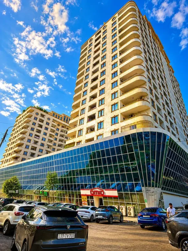 Satılır 4 otaqlı mənzil 160 m²