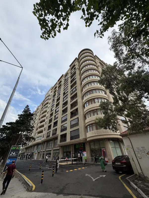 Satılır 3 otaqlı mənzil 106 m²