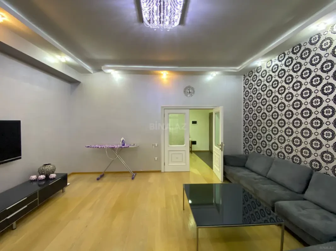 Kirayə verilir 3 otaqlı mənzil 150 m²