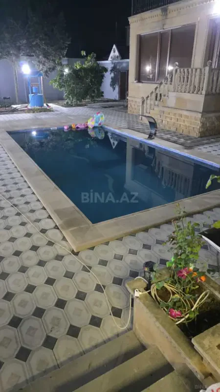 Satılır 4 otaqlı həyət evi 300 m²