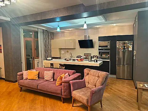 Satılır 3 otaqlı mənzil 140 m² — Bakı, İnşaatçılar 3 otaq 140.00 m²