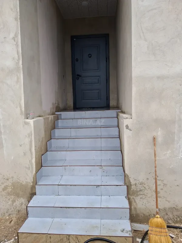 Satılır 6 otaqlı həyət evi 180 m²