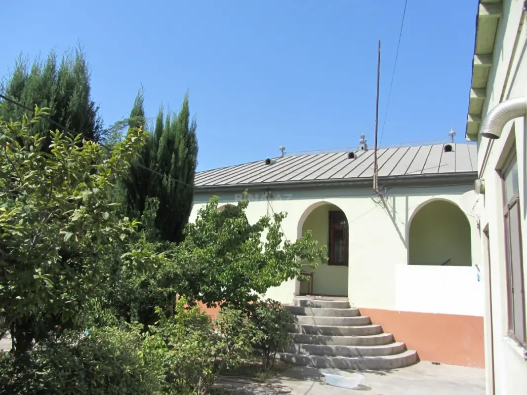 Satılır 6 otaqlı həyət evi 250 m²
