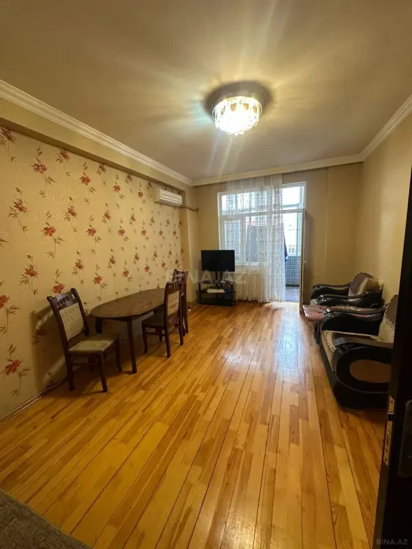 Kirayə verilir 2 otaqlı mənzil 85 m²