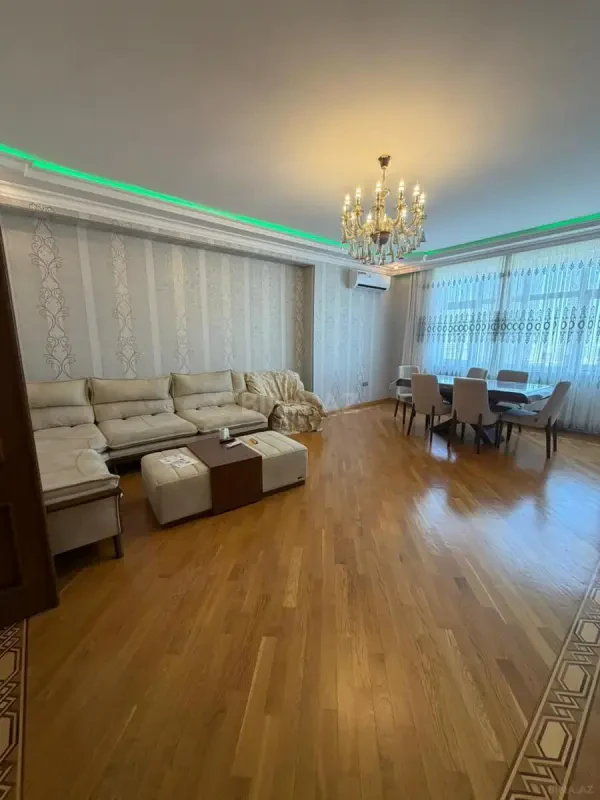 Kirayə verilir 4 otaqlı mənzil 159 m²