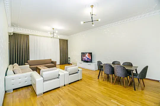Kirayə verilir 3 otaqlı mənzil 135 m² — Bakı 3 otaq 135.00 m²