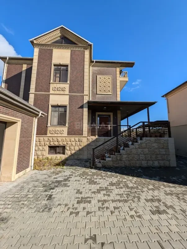 Kirayə verilir 6 otaqlı həyət evi 720 m²