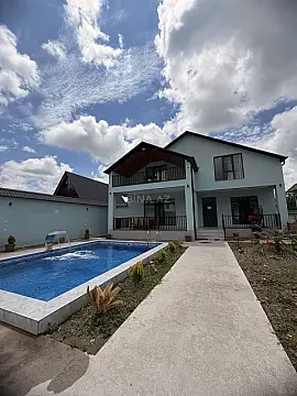 Kirayə verilir 8 otaqlı həyət evi 250 m² — Qəbələ 8 otaq 250.00 m²