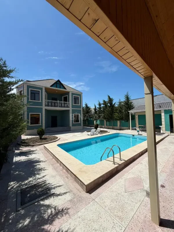 Kirayə verilir 7 otaqlı həyət evi 300 m²