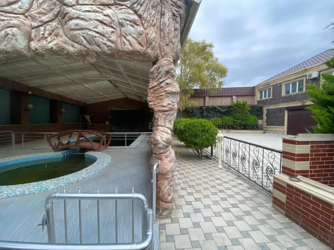 Kirayə verilir 7 otaqlı həyət evi 500 m²